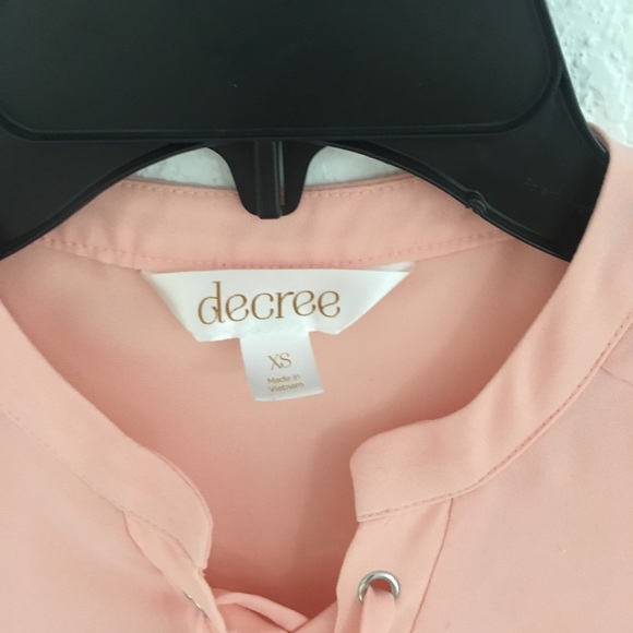 Decree Sheer Peach Criss Cross Tie Neck 3/4 Sleeve - Picture 4 of 5